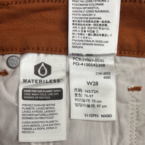 Levi's Women's Classic Bermuda shorts in rust size 28 - Picture 10 of 11